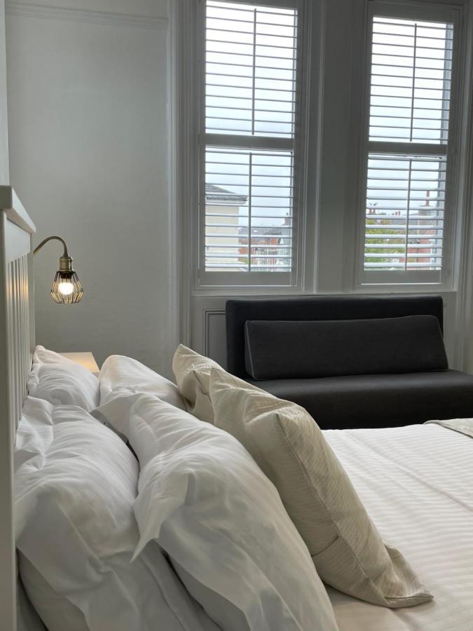 Spacious Victorian Birkdale Apartment With Garden เซาท์พอร์ต ภายนอก รูปภาพ