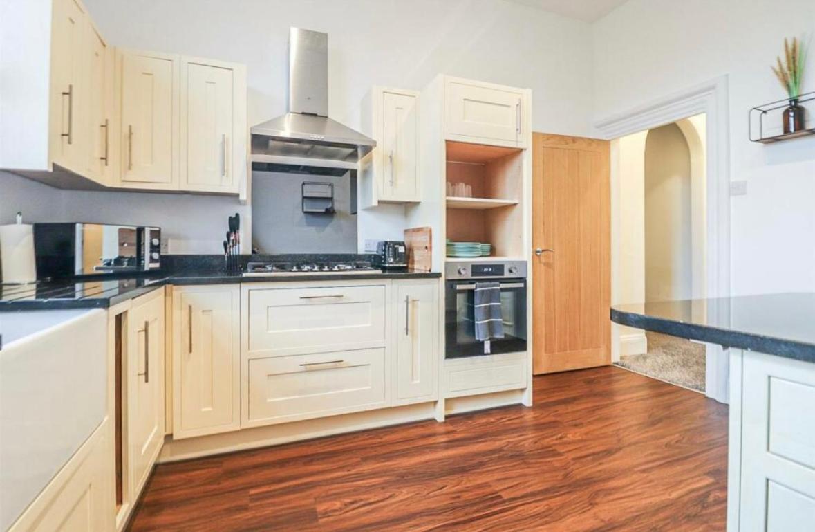 Spacious Victorian Birkdale Apartment With Garden เซาท์พอร์ต ภายนอก รูปภาพ