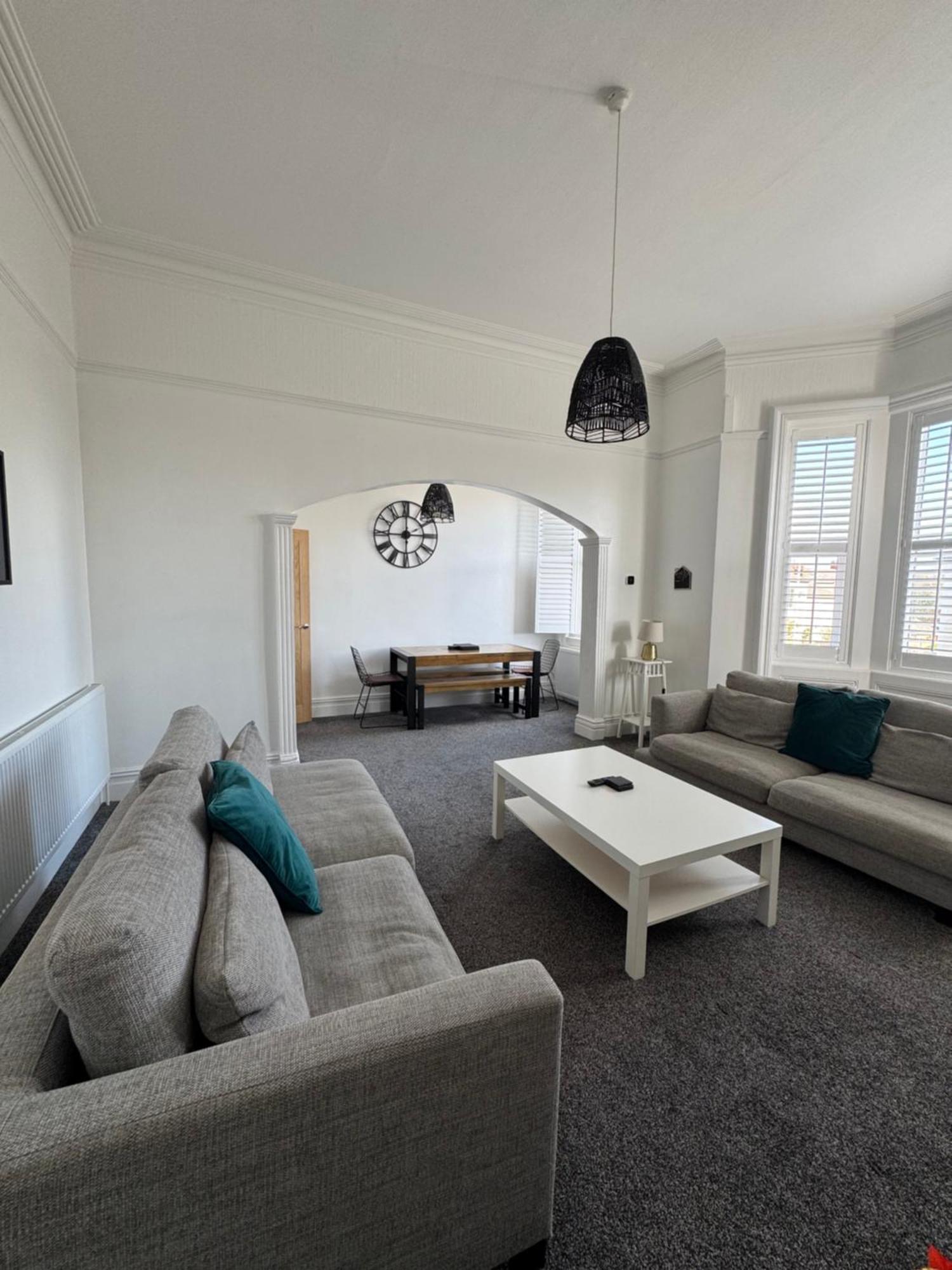 Spacious Victorian Birkdale Apartment With Garden เซาท์พอร์ต ภายนอก รูปภาพ